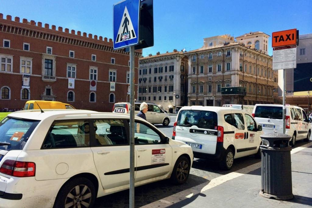 Taxis in Italy: How to Order, Cost